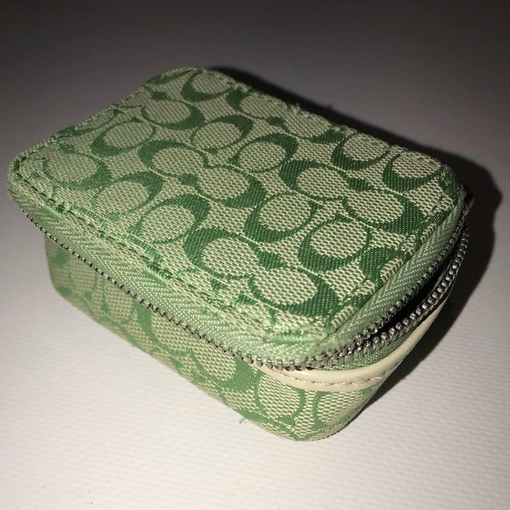 Jewelry holder